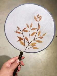 团扇吃瓜,夏日纳凉新风尚